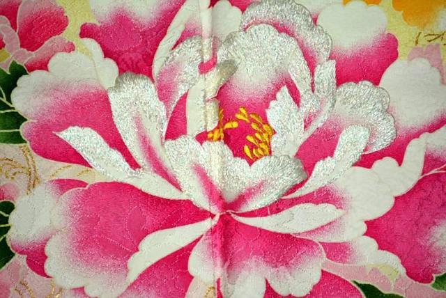 【最高峰】新品同様 暈し染め 金彩 シシュウ 花尽くし 牡丹 可愛い中古振袖 身丈164cm 裄丈66cm T3510 < 女性ファッション  【最高峰】新品同様 暈し染め 金彩 シシュウ 花尽くし 牡丹 可愛い中古振袖 身丈164cm 裄丈66cm T3510 < 女性ファッションの