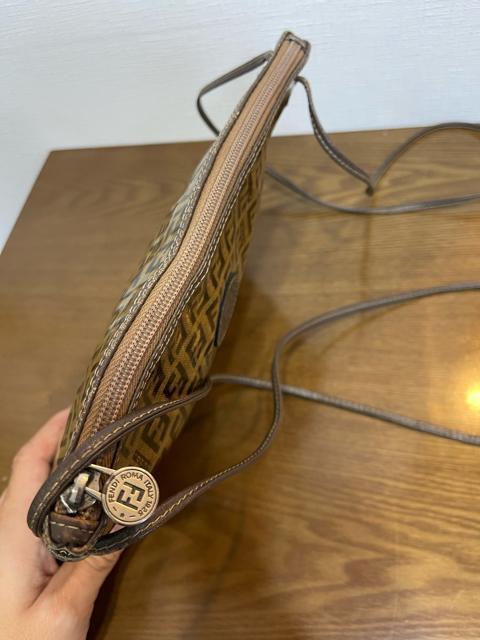 FENDI フェンディ ショルダーバッグ ズッカ柄 エナメル ブラウン 斜め掛けフェンディ ショルダーバッグ ヴィンテージ < ブランド FENDI フェンディ ショルダーバッグ ズッカ柄 エナメル ブラウン 斜め掛けフェンディ ショルダーバッグ ヴィンテージ < ブランドの