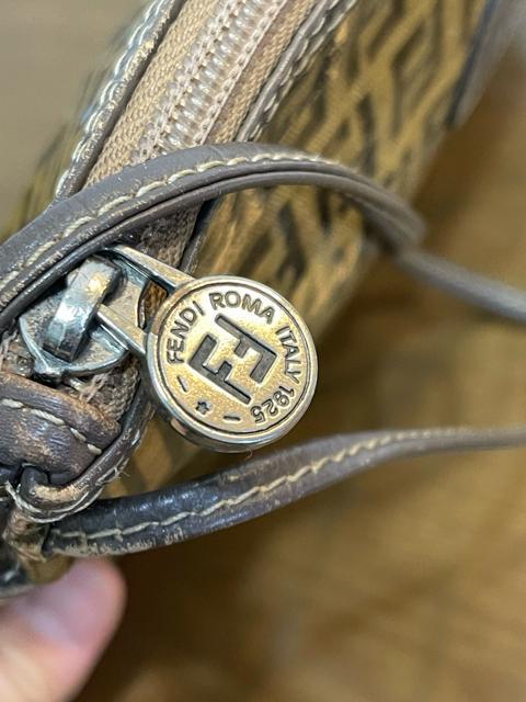 FENDI フェンディ ショルダーバッグ ズッカ柄 エナメル ブラウン 斜め掛けフェンディ ショルダーバッグ ヴィンテージ < ブランド FENDI フェンディ ショルダーバッグ ズッカ柄 エナメル ブラウン 斜め掛けフェンディ ショルダーバッグ ヴィンテージ < ブランドの
