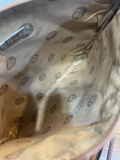 FENDI フェンディ ショルダーバッグ ズッカ柄 エナメル ブラウン 斜め掛けフェンディ ショルダーバッグ ヴィンテージ < ブランド FENDI フェンディ ショルダーバッグ ズッカ柄 エナメル ブラウン 斜め掛けフェンディ ショルダーバッグ ヴィンテージ < ブランドの