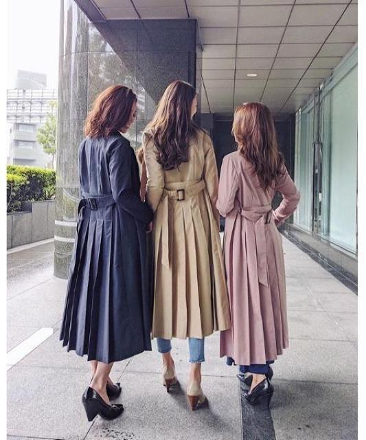 riendaリエンダベージュプリーツトレンチコートロングコートベルト < ブランド riendaリエンダベージュプリーツトレンチコートロングコートベルト < ブランドの