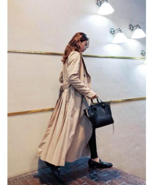 riendaリエンダベージュプリーツトレンチコートロングコートベルト < ブランド riendaリエンダベージュプリーツトレンチコートロングコートベルト < ブランドの