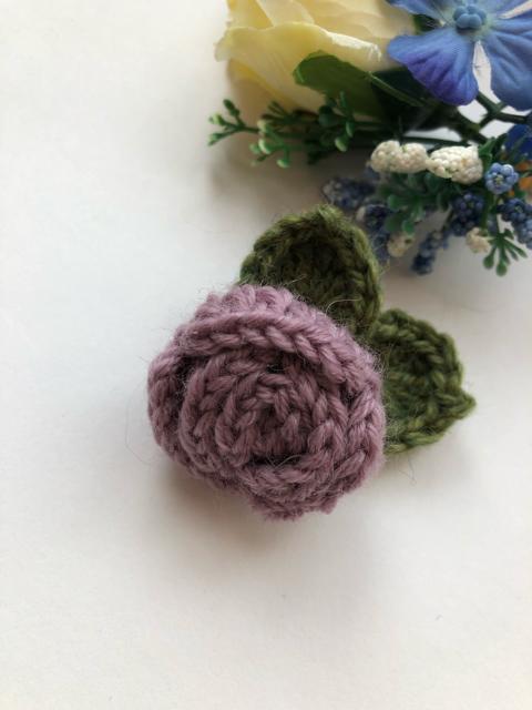 ハンドメイド ブローチ ヘアゴム 巻き巻き薔薇 ウール パープル < 女性ファッション  ハンドメイド ブローチ ヘアゴム 巻き巻き薔薇 ウール パープル < 女性ファッションの