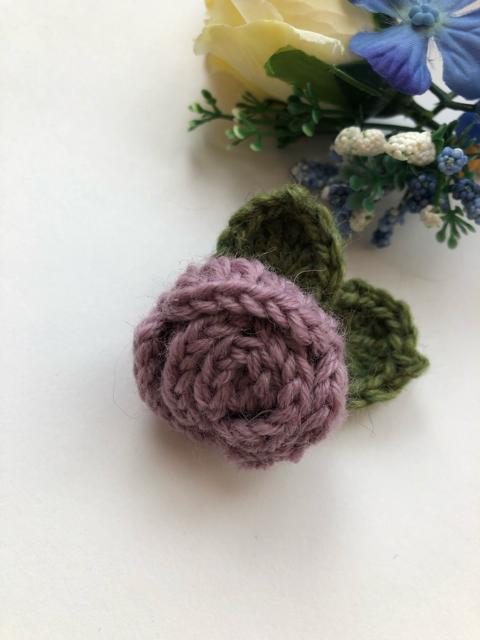 ハンドメイド ブローチ ヘアゴム 巻き巻き薔薇 ウール パープル < 女性ファッション  ハンドメイド ブローチ ヘアゴム 巻き巻き薔薇 ウール パープル < 女性ファッションの