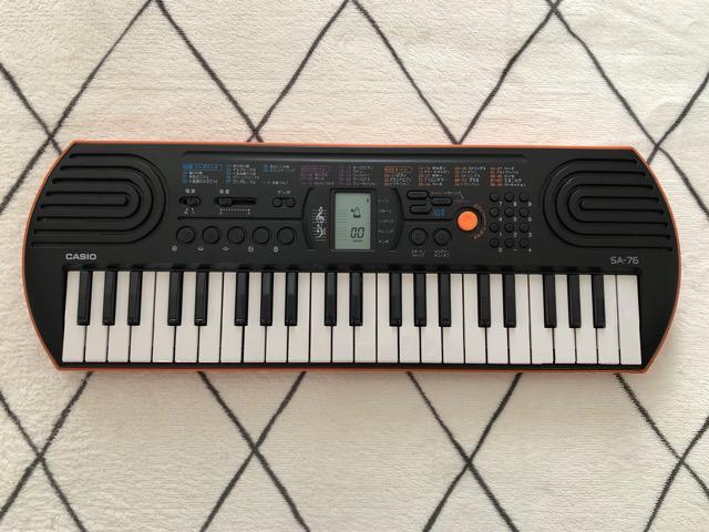 カシオ ピアノ キーボード SA-76 オレンジ < ホビー  カシオ ピアノ キーボード SA-76 オレンジ  < ホビーの