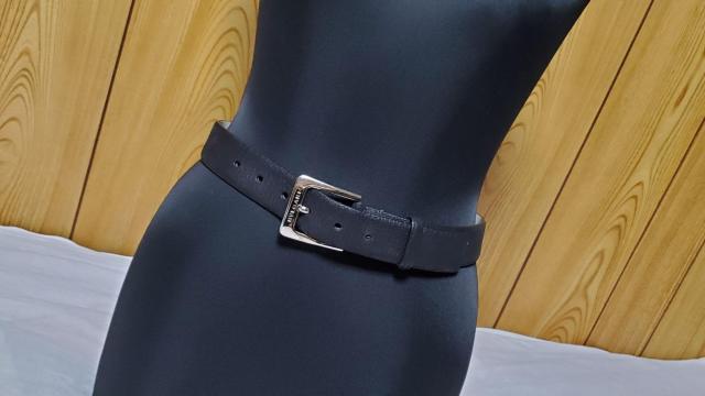 正規良 レア ブルガリ エリプス クラシック エンブレムロゴ シャイニーSVバックルL レザーベルト 黒 70 男女兼用 ビジネス < ブランド  正規良 レア ブルガリ エリプス クラシック エンブレムロゴ シャイニーSVバックルL レザーベルト 黒 70 男女兼用 ビジネス < ブランドの