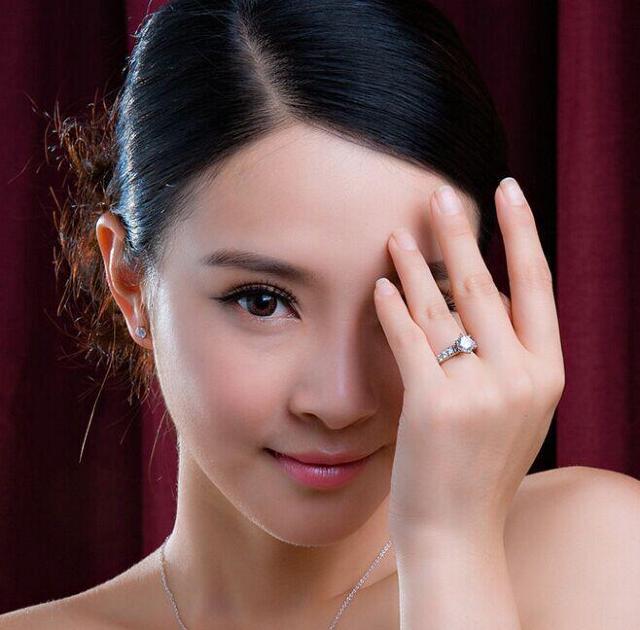 送料無料★即日発送※婚約指輪 カップル 大粒 6号〜21号 Czダイヤ リング 贈り物 ギフト 男女兼用★シルバー925 < 女性アクセサリー/時計 送料無料★即日発送※婚約指輪 カップル 大粒 6号〜21号 Czダイヤ リング 贈り物 ギフト 男女兼用★シルバー925 < 女性アクセサリー/時計の