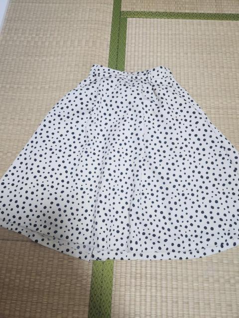 新品 ホワイト 水玉柄 台形スカート サイズ→M < 女性ファッション  新品 ホワイト 水玉柄 台形スカート サイズ→M  < 女性ファッションの