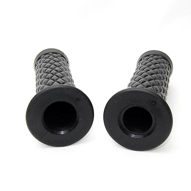 ダイヤ柄 ラバーハンドルグリップ ブラック 非貫通式 22.2径用 汎用 バイク ラバーグリップ カスタム ハンドル グリップ 黒 < 自動車/バイク ダイヤ柄 ラバーハンドルグリップ ブラック 非貫通式 22.2径用 汎用 バイク ラバーグリップ カスタム ハンドル グリップ 黒 < 自動車/バイク