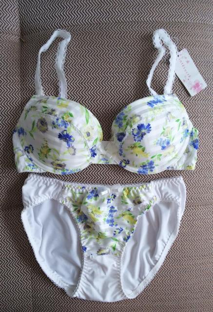 D70/M★intesucre★花柄シフォンブラジャーショーツセット★新品★タグ付き★送料無料 < 女性ファッション  D70/M★intesucre★花柄シフォンブラジャーショーツセット★新品★タグ付き★送料無料  < 女性ファッションの