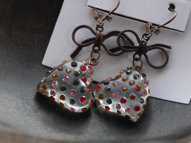 新品 ゴスロリ姫系 アンティーク調ゴシックゆらゆらクリアハートストーンピアス BETSEY JOHNSON < 女性アクセサリー/時計 新品 ゴスロリ姫系 アンティーク調ゴシックゆらゆらクリアハートストーンピアス BETSEY JOHNSON < 女性アクセサリー/時計の