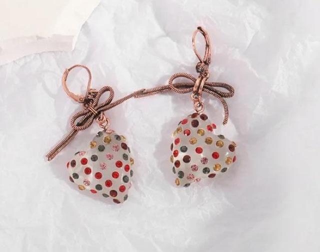 新品 ゴスロリ姫系 アンティーク調ゴシックゆらゆらクリアハートストーンピアス BETSEY JOHNSON < 女性アクセサリー/時計 新品 ゴスロリ姫系 アンティーク調ゴシックゆらゆらクリアハートストーンピアス BETSEY JOHNSON < 女性アクセサリー/時計の