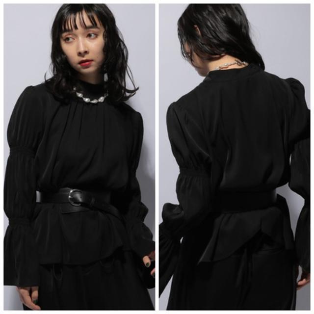 極美品 HARE ハレ 2WAYスリット シャーリング ブラウス < ブランド 極美品 HARE ハレ 2WAYスリット シャーリング ブラウス < ブランドの