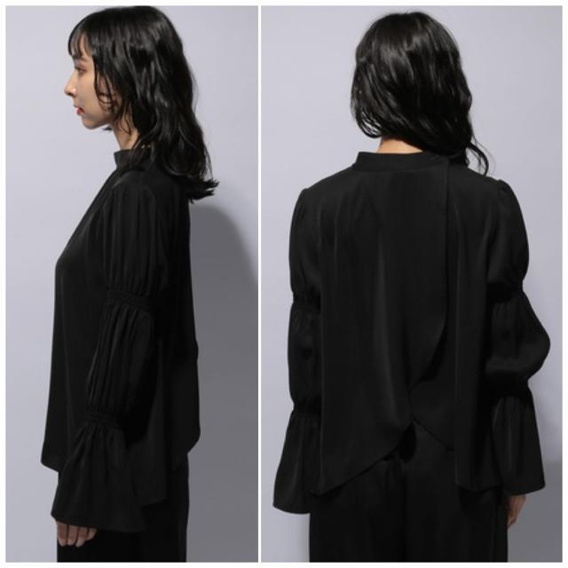 極美品 HARE ハレ 2WAYスリット シャーリング ブラウス < ブランド 極美品 HARE ハレ 2WAYスリット シャーリング ブラウス < ブランドの