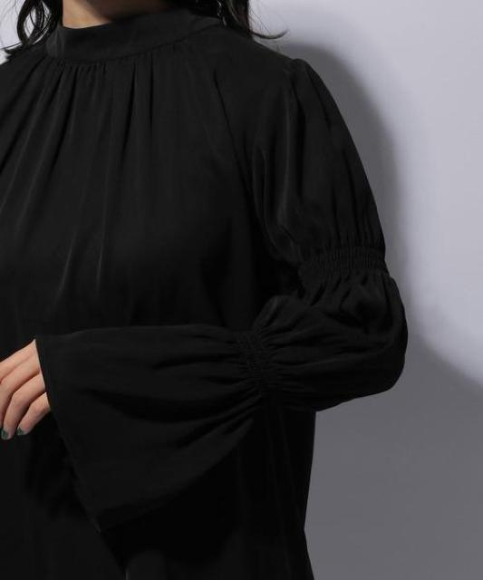 極美品 HARE ハレ 2WAYスリット シャーリング ブラウス < ブランド 極美品 HARE ハレ 2WAYスリット シャーリング ブラウス < ブランドの