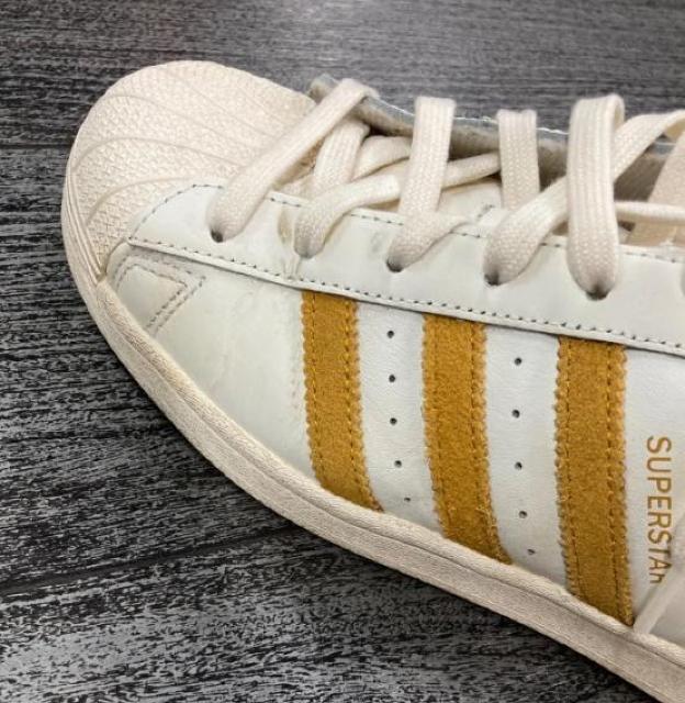 アディダス スニーカー レディース スーパースター オフホワイト/ゴールド/フットウェアホワイト IH7638 サイズ24.0p < ブランド アディダス スニーカー レディース スーパースター オフホワイト/ゴールド/フットウェアホワイト IH7638 サイズ24.0p < ブランドの