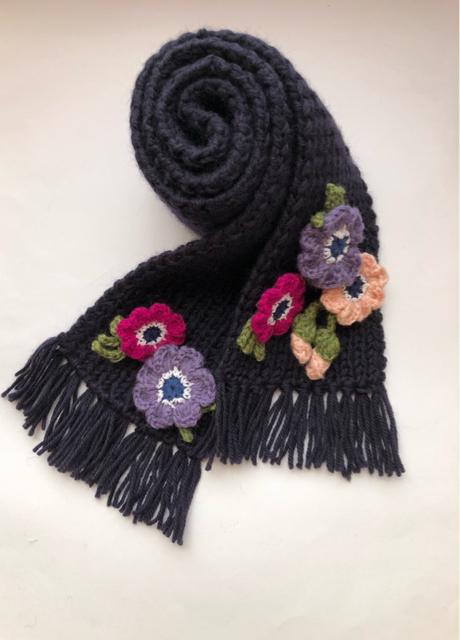 ハンドメイド マフラー ウール100%  アネモネいっぱい♪ 紺色 < 女性ファッション  ハンドメイド マフラー ウール100%  アネモネいっぱい♪ 紺色  < 女性ファッションの