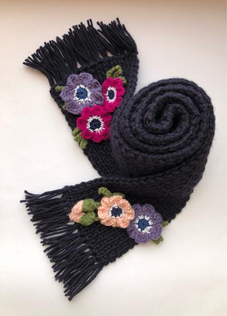 ハンドメイド マフラー ウール100%  アネモネいっぱい♪ 紺色 < 女性ファッション  ハンドメイド マフラー ウール100%  アネモネいっぱい♪ 紺色 < 女性ファッションの