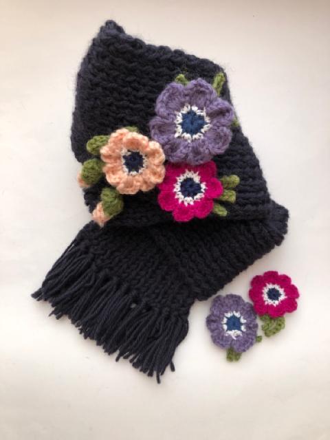 ハンドメイド マフラー ウール100%  アネモネいっぱい♪ 紺色 < 女性ファッション  ハンドメイド マフラー ウール100%  アネモネいっぱい♪ 紺色 < 女性ファッションの