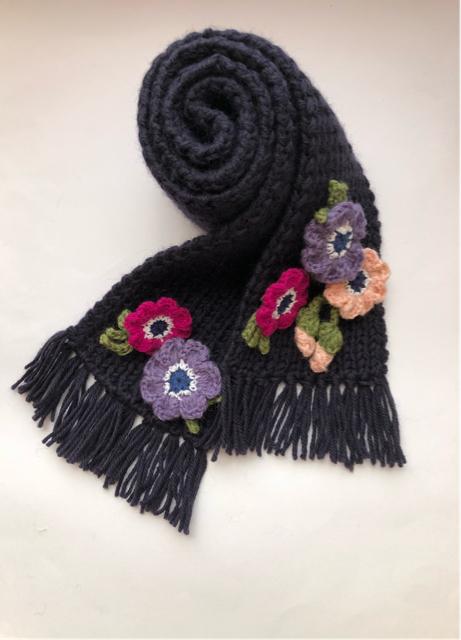 ハンドメイド マフラー ウール100%  アネモネいっぱい♪ 紺色 < 女性ファッション  ハンドメイド マフラー ウール100%  アネモネいっぱい♪ 紺色 < 女性ファッションの