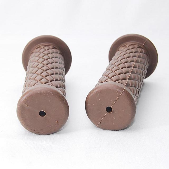 ダイヤ柄 ラバーハンドルグリップ ヴィンテージブラウン 非貫通式 22.2径用 汎用 バイク ラバーグリップ ハンドル グリップ < 自動車/バイク ダイヤ柄 ラバーハンドルグリップ ヴィンテージブラウン 非貫通式 22.2径用 汎用 バイク ラバーグリップ ハンドル グリップ < 自動車/バイク