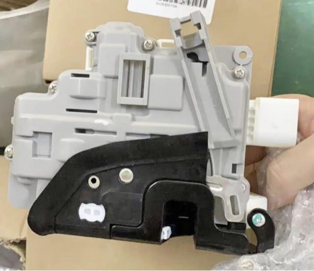 希少■送料無料 Audi アウディ ドアロック アクチュエーター フロント左 8J2837015A A4 A5 Q5 Q7 TT < 自動車/バイク 希少■送料無料 Audi アウディ ドアロック アクチュエーター フロント左 8J2837015A A4 A5 Q5 Q7 TT < 自動車/バイク