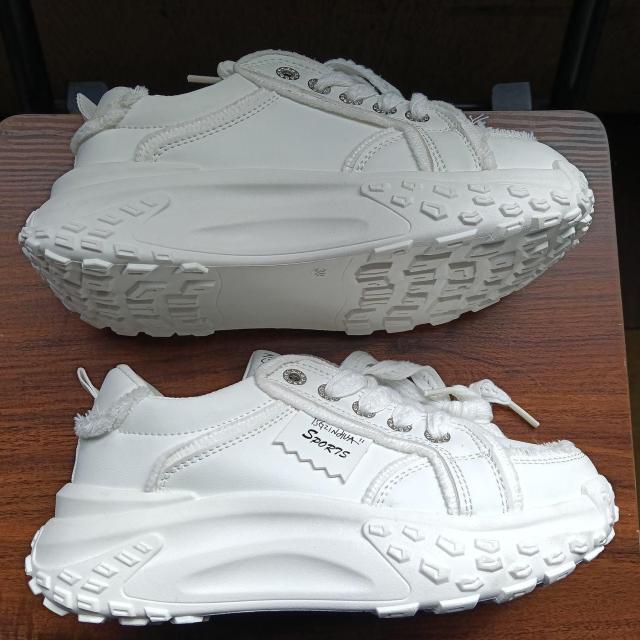 新品 24.5cm レディース スニーカー ホワイト シューズ 靴 カジュアル < 女性ファッション 新品 24.5cm レディース スニーカー ホワイト シューズ 靴 カジュアル < 女性ファッションの