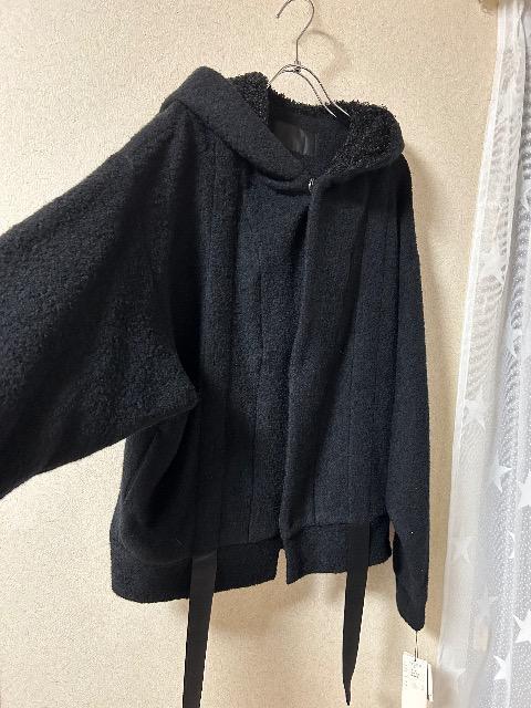 3.9万新品タグ付きPour deux★ウール67%フード付きドルマンショートコート < 女性ファッション 3.9万新品タグ付きPour deux★ウール67%フード付きドルマンショートコート < 女性ファッションの