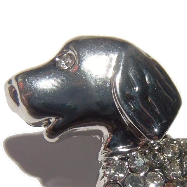 ダックスフンド 犬 イヌ バッジ ピンズ ブローチ ピンバッジ ラペルピン 銀色 < 女性アクセサリー/時計  ダックスフンド 犬 イヌ バッジ ピンズ ブローチ ピンバッジ ラペルピン 銀色 < 女性アクセサリー/時計の