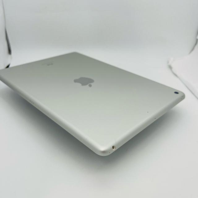 S 98% iPad 8 ��8���� 32 GB Wi-Fi �V���o�[ �{�� �� PC�{��/���Ӌ@��� 