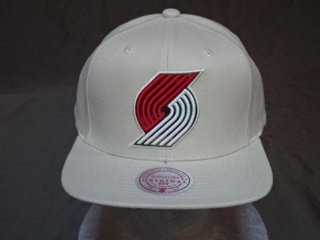 【Mitchell & Ness】 NBAブレイザーズ ツバ裏部分 迷彩柄 キャップ < 男性ファッション  【Mitchell & Ness】 NBAブレイザーズ ツバ裏部分 迷彩柄 キャップ  < 男性ファッションの