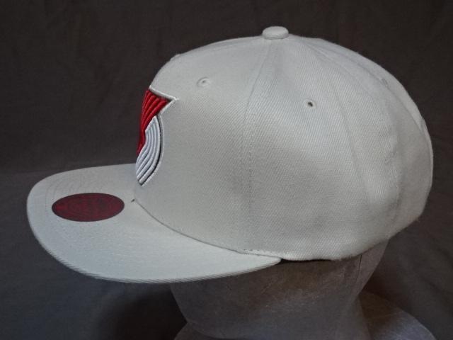 【Mitchell & Ness】 NBAブレイザーズ ツバ裏部分 迷彩柄 キャップ < 男性ファッション  【Mitchell & Ness】 NBAブレイザーズ ツバ裏部分 迷彩柄 キャップ < 男性ファッションの