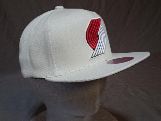 【Mitchell & Ness】 NBAブレイザーズ ツバ裏部分 迷彩柄 キャップ < 男性ファッション  【Mitchell & Ness】 NBAブレイザーズ ツバ裏部分 迷彩柄 キャップ < 男性ファッションの