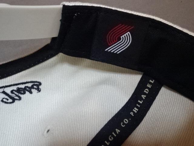 【Mitchell & Ness】 NBAブレイザーズ ツバ裏部分 迷彩柄 キャップ < 男性ファッション  【Mitchell & Ness】 NBAブレイザーズ ツバ裏部分 迷彩柄 キャップ < 男性ファッションの