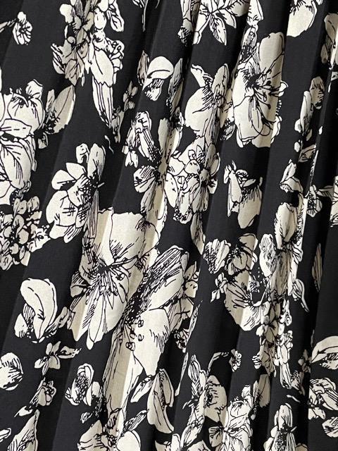 新品未使用★さらっと生地お花柄プリーツフレアスカート < 女性ファッション  新品未使用★さらっと生地お花柄プリーツフレアスカート < 女性ファッションの