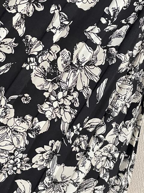 新品未使用★さらっと生地お花柄プリーツフレアスカート < 女性ファッション  新品未使用★さらっと生地お花柄プリーツフレアスカート < 女性ファッションの