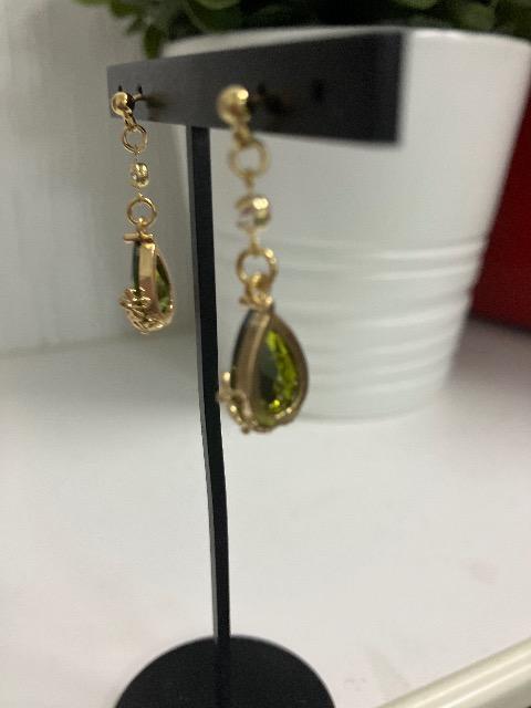 ハンドメイド しずくのチャームを使用したピアス グリーン < 女性ファッション  ハンドメイド しずくのチャームを使用したピアス グリーン < 女性ファッションの