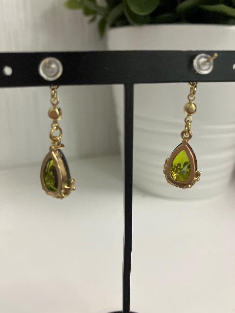 ハンドメイド しずくのチャームを使用したピアス グリーン < 女性ファッション  ハンドメイド しずくのチャームを使用したピアス グリーン < 女性ファッションの