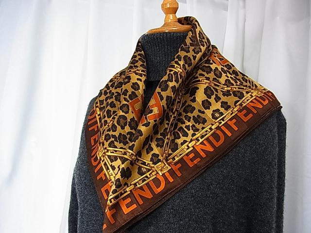 500円スタ【未使用品】FENDI(フェンディ)大判ハンカチ/ミニスカーフにも58x58cm < ブランド 500円スタ【未使用品】FENDI(フェンディ)大判ハンカチ/ミニスカーフにも58x58cm < ブランドの
