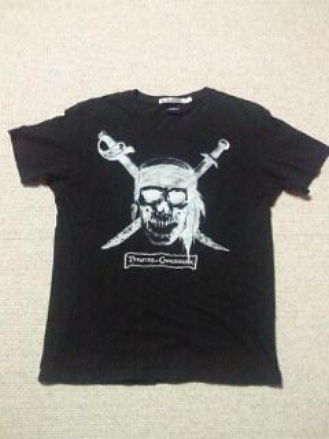 ディズニー パイレーツ オブ カリビアン ドクロ デザイン ユニクロ Tシャツ ブラック Sサイズ < 男性ファッション  ディズニー パイレーツ オブ カリビアン ドクロ デザイン ユニクロ Tシャツ ブラック Sサイズ < 男性ファッションの