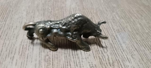 牛の置物オブジェ ミニ 1個真鍮製 闘牛 風水 開運 金運 昭和レトロ 大正ロマン 大正浪漫 アンティーク インテリア 縁起物 < インテリア/ライフ 牛の置物オブジェ ミニ 1個真鍮製 闘牛 風水 開運 金運 昭和レトロ 大正ロマン 大正浪漫 アンティーク インテリア 縁起物 < インテリア/ライフの