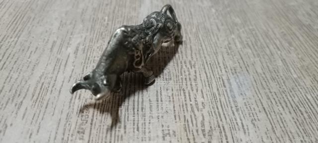 牛の置物オブジェ ミニ 1個真鍮製 闘牛 風水 開運 金運 昭和レトロ 大正ロマン 大正浪漫 アンティーク インテリア 縁起物 < インテリア/ライフ 牛の置物オブジェ ミニ 1個真鍮製 闘牛 風水 開運 金運 昭和レトロ 大正ロマン 大正浪漫 アンティーク インテリア 縁起物 < インテリア/ライフの