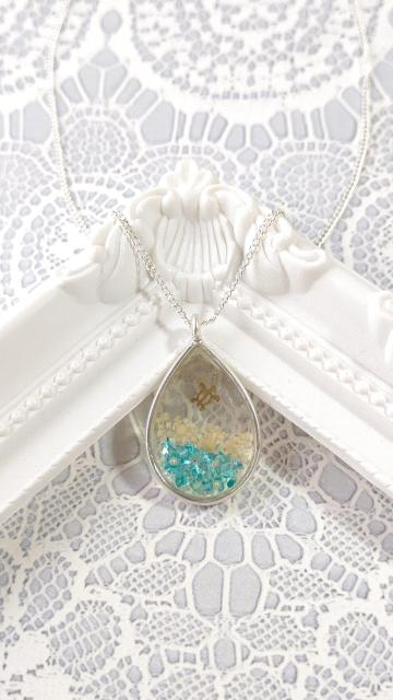 カメと星の砂とシェルのしずく型ネックレス  レジン  ハンドメイド < 女性ファッション  カメと星の砂とシェルのしずく型ネックレス  レジン  ハンドメイド < 女性ファッションの