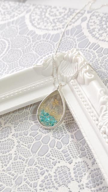 カメと星の砂とシェルのしずく型ネックレス  レジン  ハンドメイド < 女性ファッション  カメと星の砂とシェルのしずく型ネックレス  レジン  ハンドメイド < 女性ファッションの