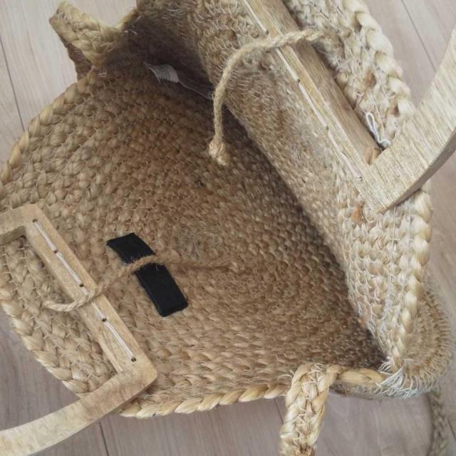 ザラ タッセル付 丸型カゴバッグ < ブランド ザラ タッセル付 丸型カゴバッグ < ブランドの