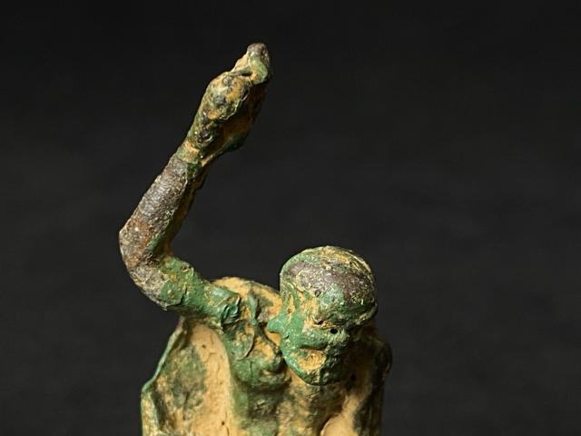 【骨董】青銅 騎獣人物像 席鎮 文? 漢代? 俑 彫刻 置物中国古玩 唐物 銅器 高古 出土 考古 時代物 珍品獅子 圧経 銅像 < インテリア/ライフ 【骨董】青銅 騎獣人物像 席鎮 文? 漢代? 俑 彫刻 置物中国古玩 唐物 銅器 高古 出土 考古 時代物 珍品獅子 圧経 銅像 < インテリア/ライフの