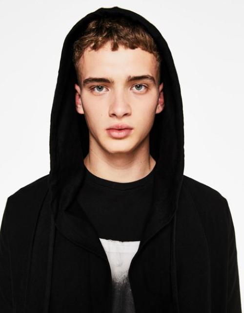 ☆Bershka ベルシュカ フード付き ケープ ロングパーカー/メンズ/XS/黒☆新品 < ブランド ☆Bershka ベルシュカ フード付き ケープ ロングパーカー/メンズ/XS/黒☆新品 < ブランドの