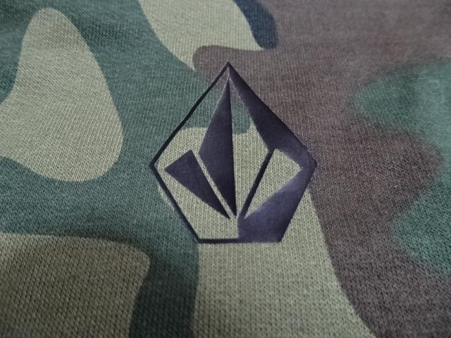 USA購入 ボルコム【VOLCOM】迷彩カモフラ柄 パーカー US Sサイズ < ブランド  USA購入 ボルコム【VOLCOM】迷彩カモフラ柄 パーカー US Sサイズ < ブランドの