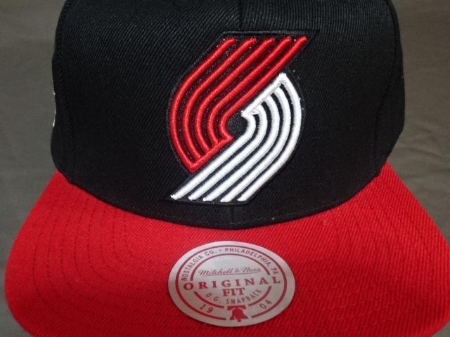 【Mitchell & Ness】NBA トレイルブレイザーズ NBA創設75周年記念 ロゴ刺繍入り キャップ < 男性ファッション  【Mitchell & Ness】NBA トレイルブレイザーズ NBA創設75周年記念 ロゴ刺繍入り キャップ < 男性ファッションの