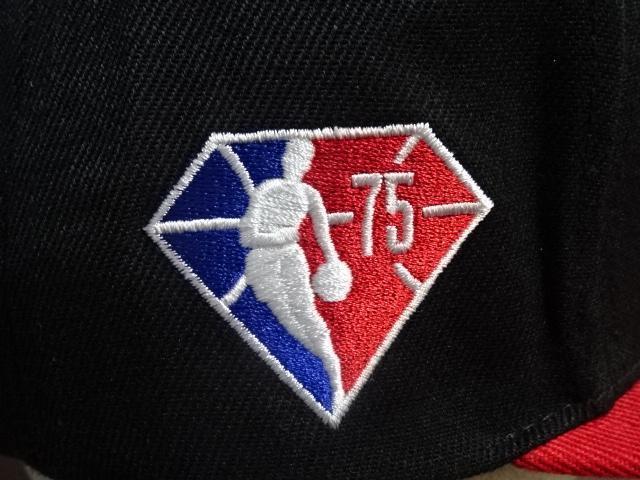 【Mitchell & Ness】NBA トレイルブレイザーズ NBA創設75周年記念 ロゴ刺繍入り キャップ < 男性ファッション  【Mitchell & Ness】NBA トレイルブレイザーズ NBA創設75周年記念 ロゴ刺繍入り キャップ < 男性ファッションの